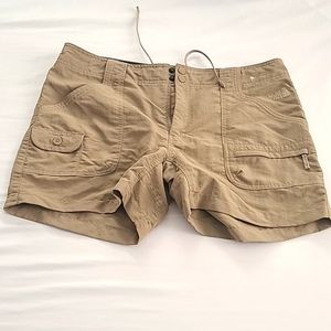 NWOT North Face women's "Never Stop Wearing Shorts" sz 16 in Khaki